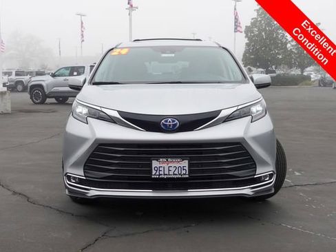 Certified 2024 Toyota Sienna XLE image 3