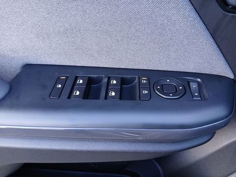 New 2025 Kia K4 EX image 32