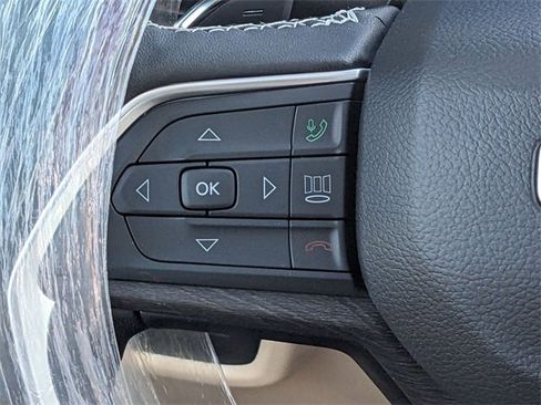 New 2025 Jeep Grand Cherokee Limited image 18