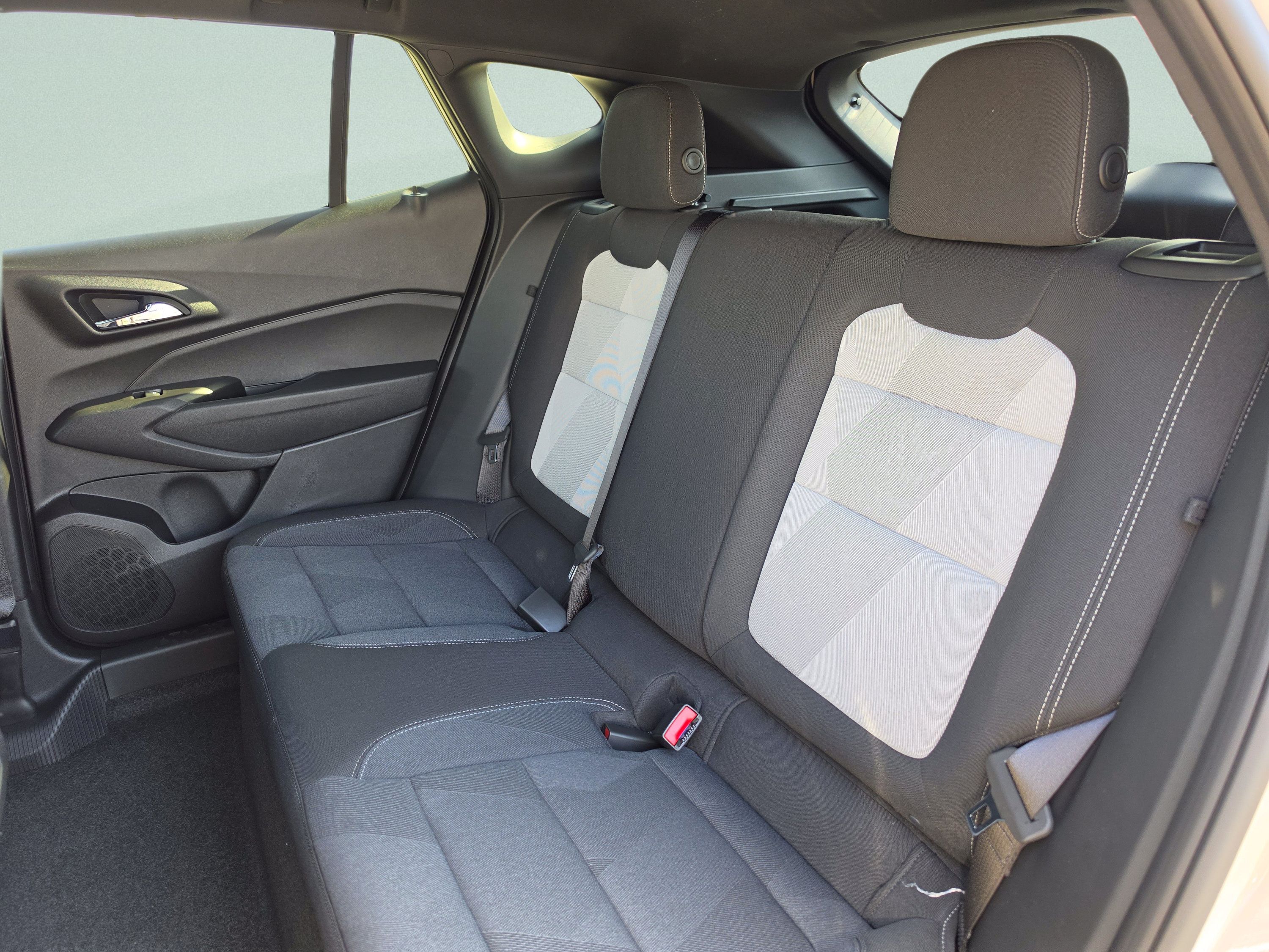Used 2026 Chevrolet Trax RS w/ Sunroof Package FWD image 19