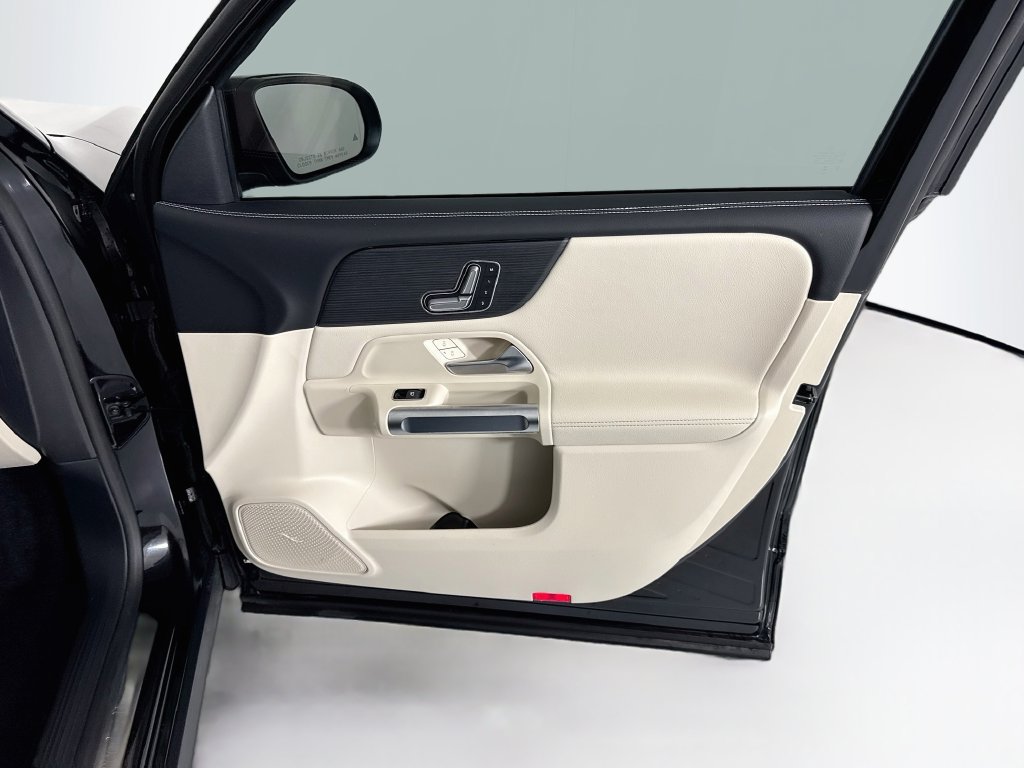 Used 2026 Mercedes-Benz GLB 250 image 25