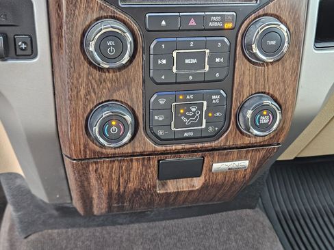 Used 2013 Ford F150 Lariat w/ Lariat Chrome Pkg AWD/4WD image 27