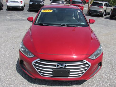 Used 2017 Hyundai Elantra SE FWD image 2
