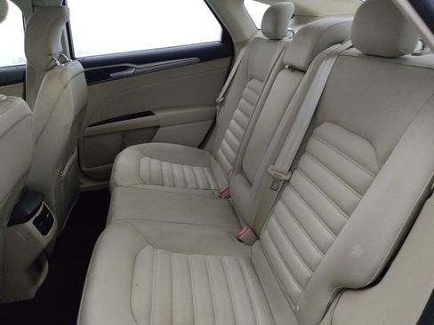 Used 2014 Ford Fusion SE FWD image 18
