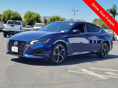 Used 2023 Nissan Altima 2.5 SR FWD image 2