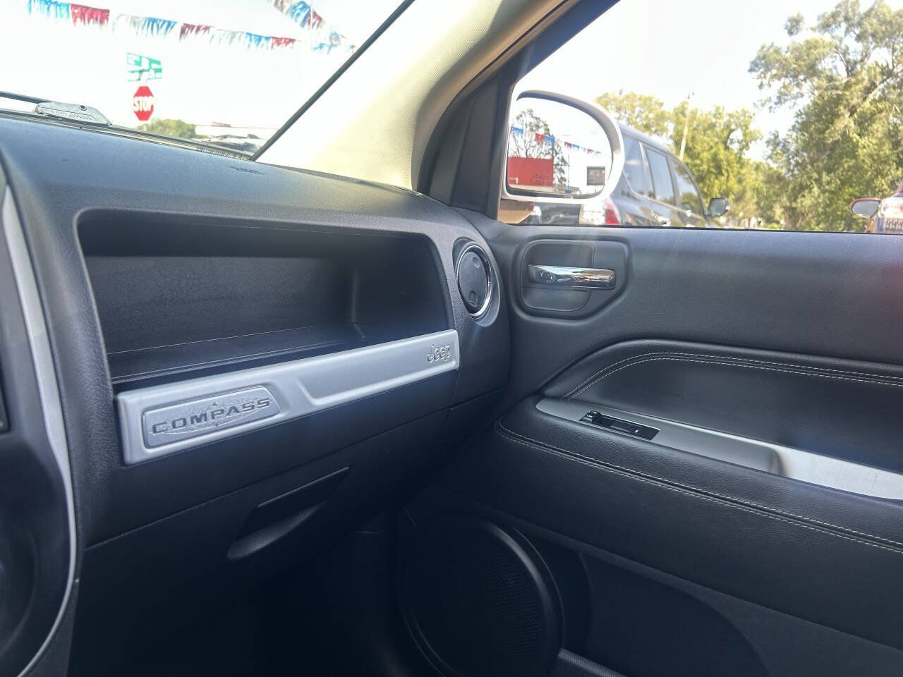 Used 2017 Jeep Compass Latitude FWD image 20
