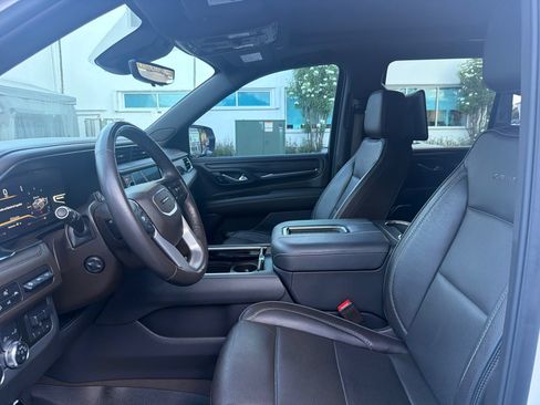 Used 2024 GMC Yukon Denali w/ Advanced Technology Package AWD/4WD image 12