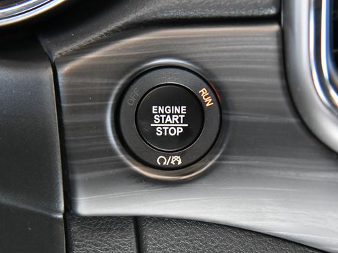 Used 2021 Jeep Grand Cherokee Laredo image 27