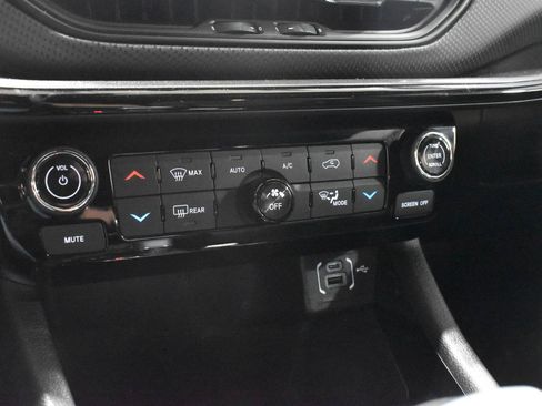 Used 2026 Jeep Compass Limited AWD/4WD image 19