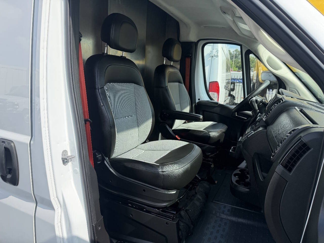 Used 2023 RAM ProMaster 3500 w/ Lane Management Group FWD image 9