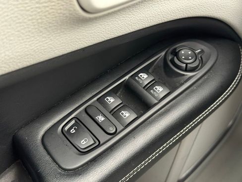 Used 2019 Jeep Compass Latitude w/ Cold Weather Group AWD/4WD image 29