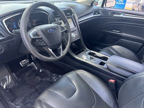 Used 2017 Ford Fusion Titanium FWD image 17