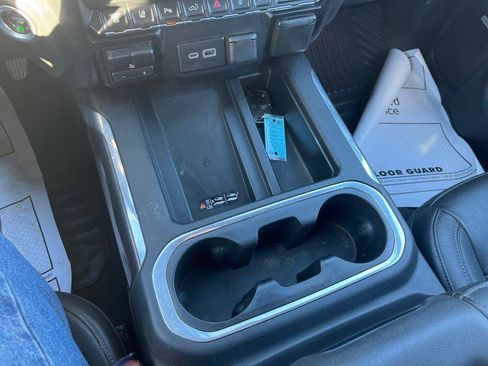 Used 2020 Chevrolet Silverado 2500 LTZ w/ Technology Package image 16