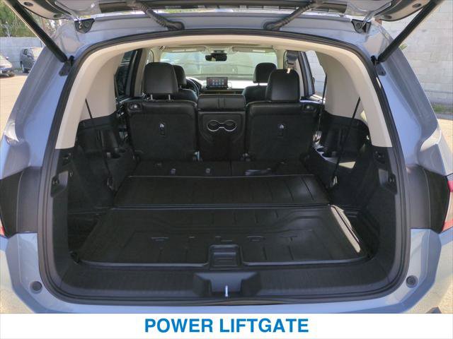 Certified 2025 Honda Pilot Touring image 24