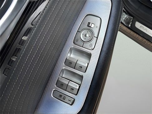 Used 2023 Hyundai Palisade Calligraphy image 30