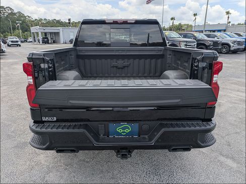 Used 2025 Chevrolet Silverado 1500 High Country w/ Midnight Edition AWD/4WD image 11