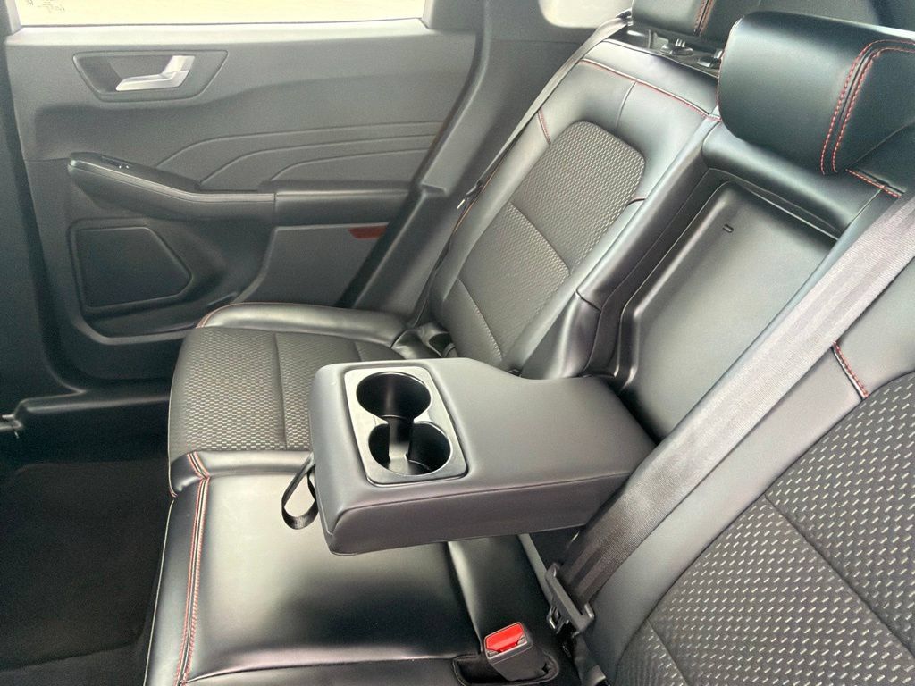 Used 2025 Ford Escape ST-Line Select AWD/4WD image 30
