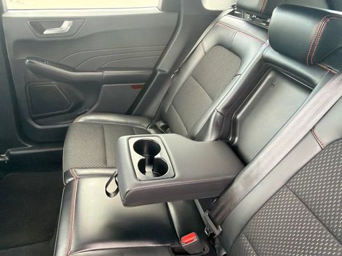 Used 2025 Ford Escape ST-Line Select AWD/4WD image 30