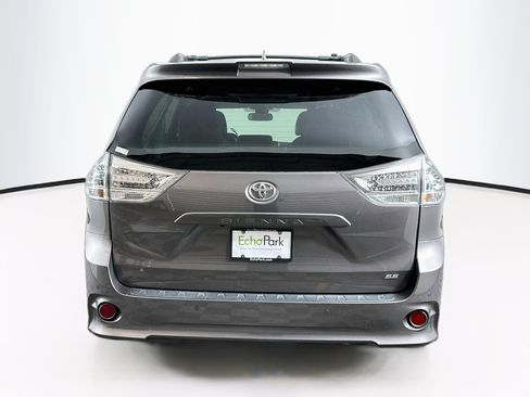 Used 2020 Toyota Sienna SE Premium FWD image 7