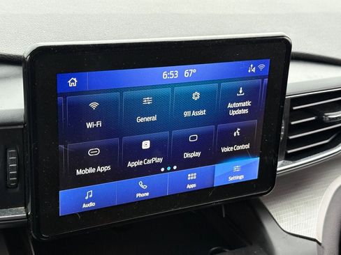 Used 2020 Ford Explorer XLT w/ Equipment Group 202A AWD/4WD image 28