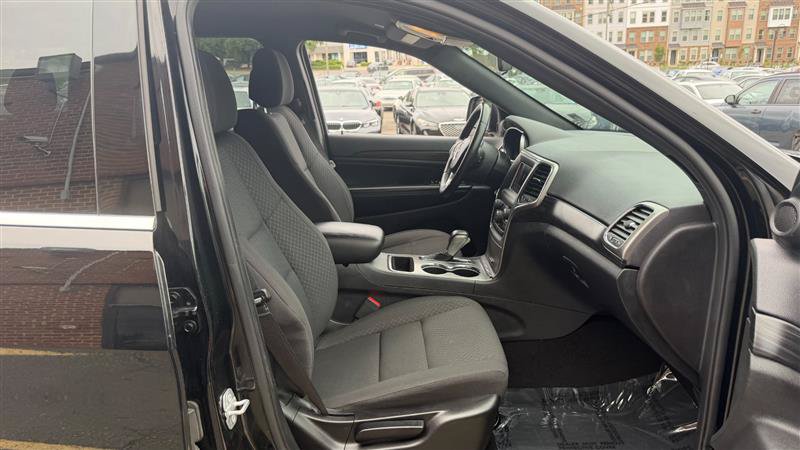 Used 2020 Jeep Grand Cherokee Laredo AWD/4WD image 11