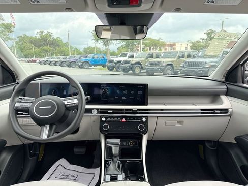 Used 2025 Hyundai Tucson SEL FWD image 24