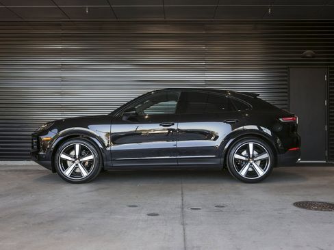 New 2026 Porsche Cayenne Coupe AWD/4WD image 2