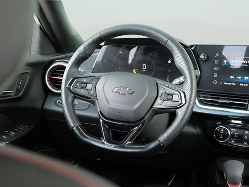 Used 2025 Chevrolet Trax RS w/ Sunroof Package FWD image 10