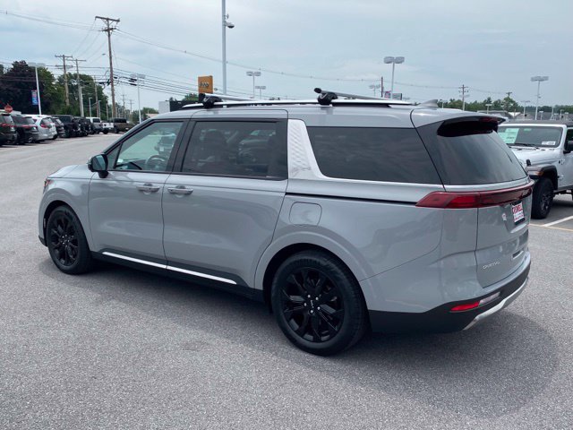 Used 2023 Kia Carnival SX FWD image 3
