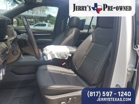 Used 2021 GMC Yukon Denali w/ Denali Premium Package AWD/4WD image 8