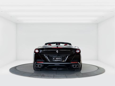 Used 2020 Ferrari Portofino RWD image 4
