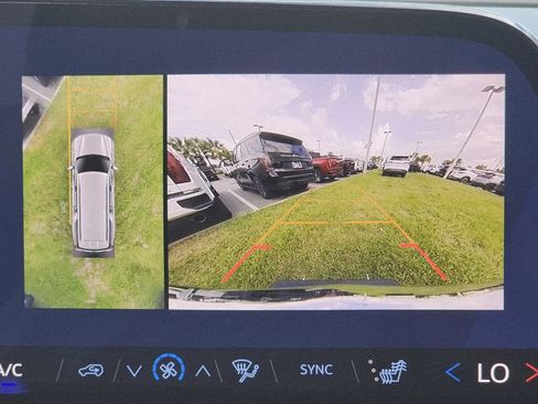 Certified 2025 Chevrolet Suburban LT AWD/4WD image 27