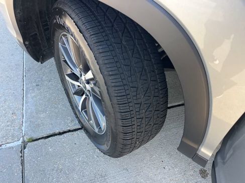 Used 2019 Toyota Highlander XLE FWD image 31