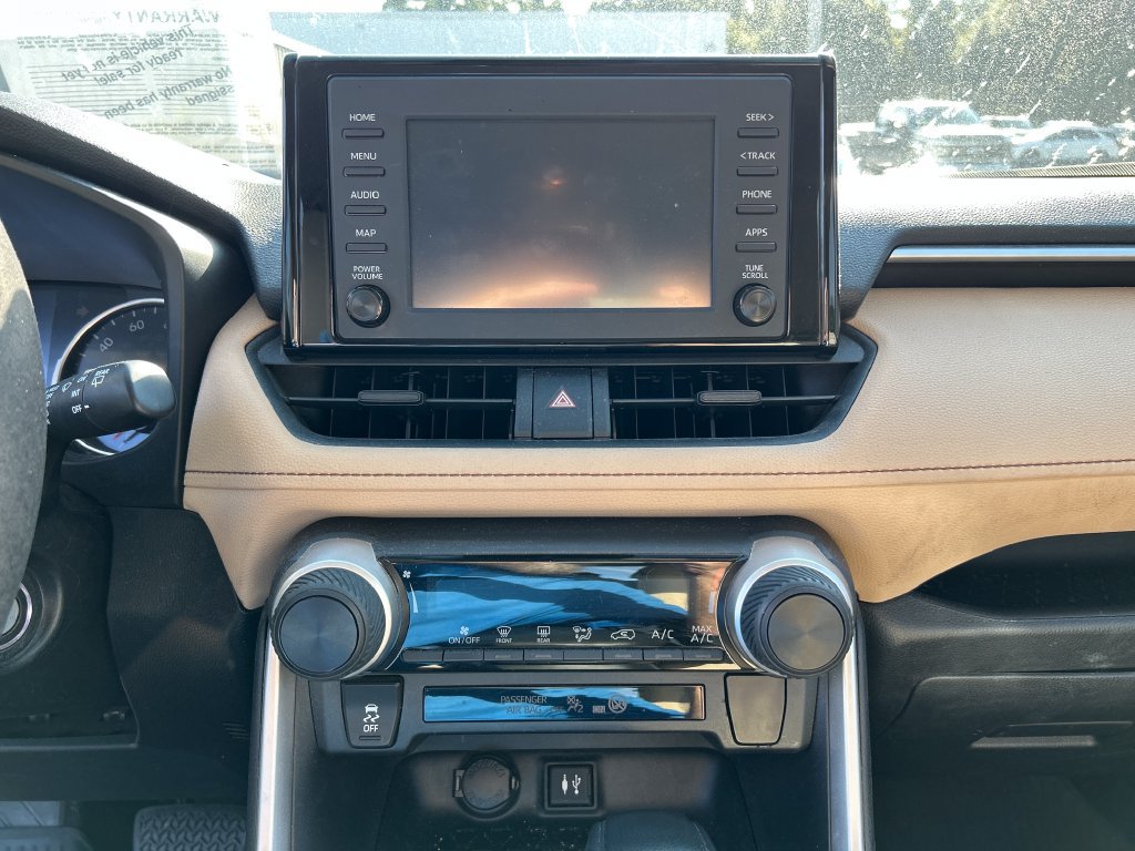 Used 2019 Toyota RAV4 LE FWD image 15
