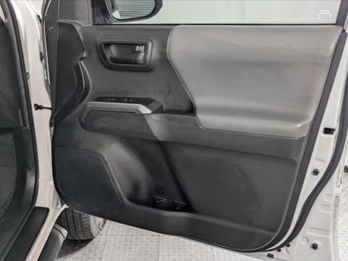 Used 2022 Toyota Tacoma SR5 RWD image 21