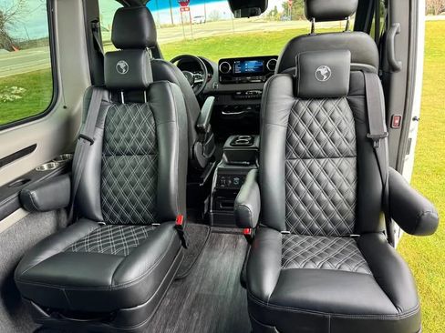 Used 2023 Mercedes-Benz Sprinter 2500 image 3