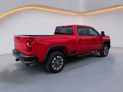 Used 2024 Chevrolet Silverado 2500 Custom w/ Custom Value Package image 3