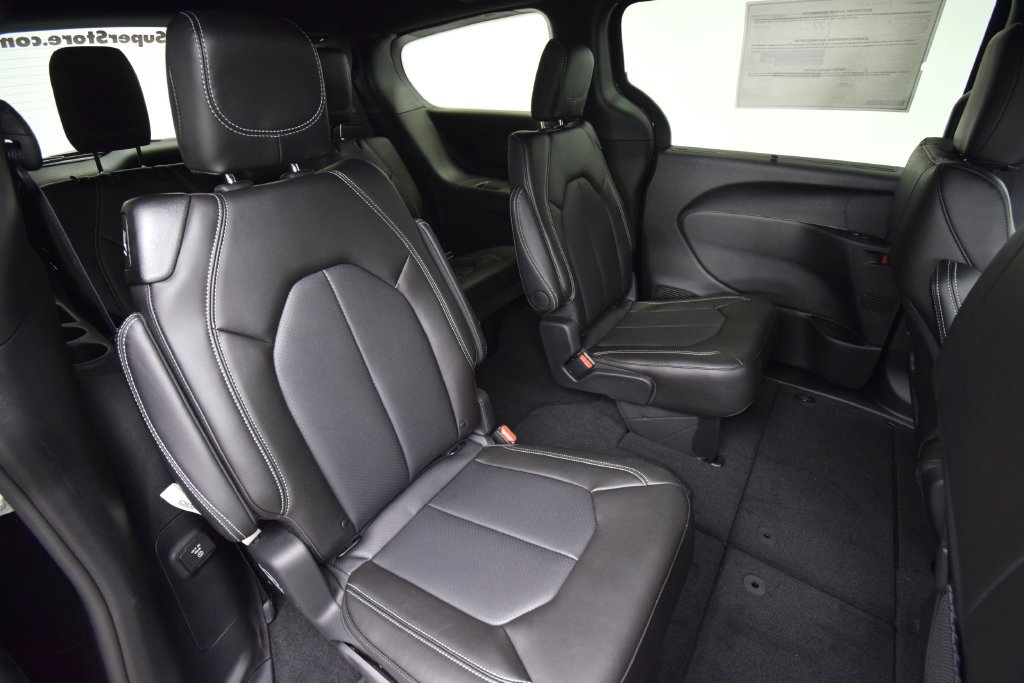 New 2027 Chrysler Pacifica Select w/ Family Tech Group FWD image 19