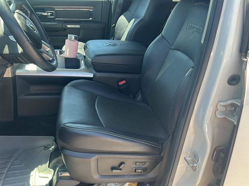 Used 2017 RAM 1500 Laramie w/ Convenience Group AWD/4WD image 9