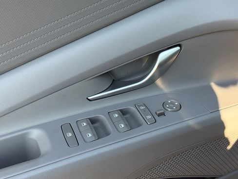 Certified 2025 Hyundai Elantra SE FWD image 21