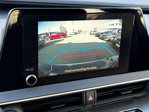 Used 2024 Toyota Prius LE image 21