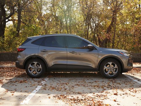 Used 2025 Ford Escape ST-Line image 10