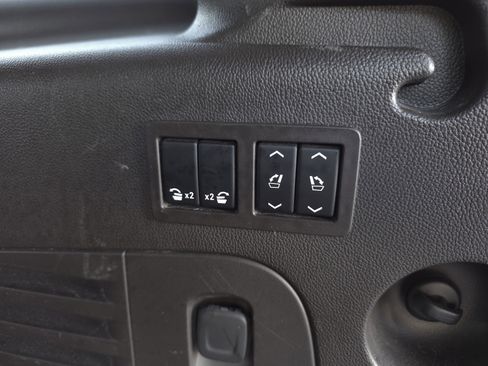 Used 2019 GMC Yukon XL Denali w/ Open Road Package image 38