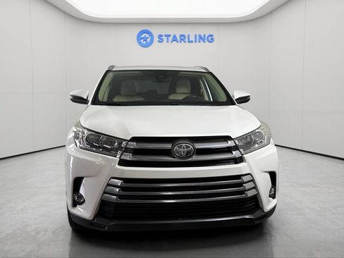 Used 2019 Toyota Highlander Limited FWD image 16
