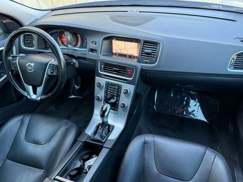 Used 2017 Volvo S60 T5 Inscription image 28