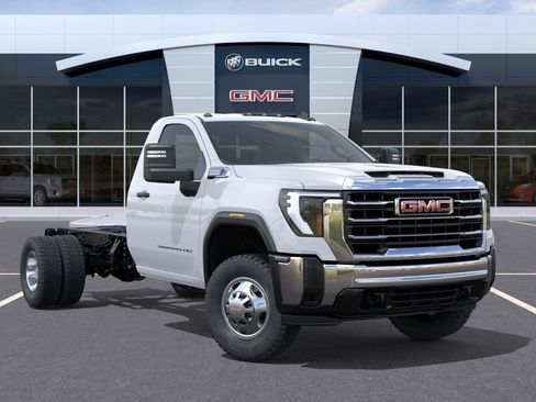 New 2026 GMC Sierra 3500 Pro w/ Convenience Package RWD image 7