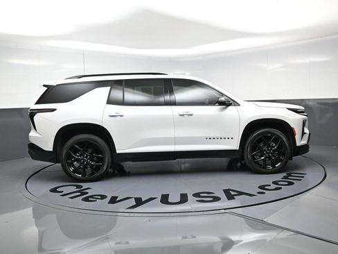 Used 2025 Chevrolet Traverse RS w/ LPO, Floor Liner Package FWD image 10