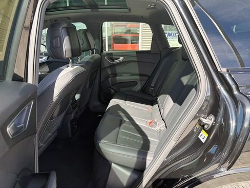 Used 2024 Audi Q4 e-tron Premium Plus image 12