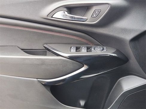 Certified 2024 Chevrolet Trax RS w/ Sunroof Package image 22