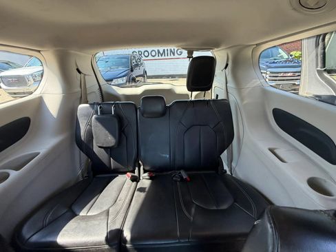 Used 2020 Chrysler Voyager Lxi FWD image 32